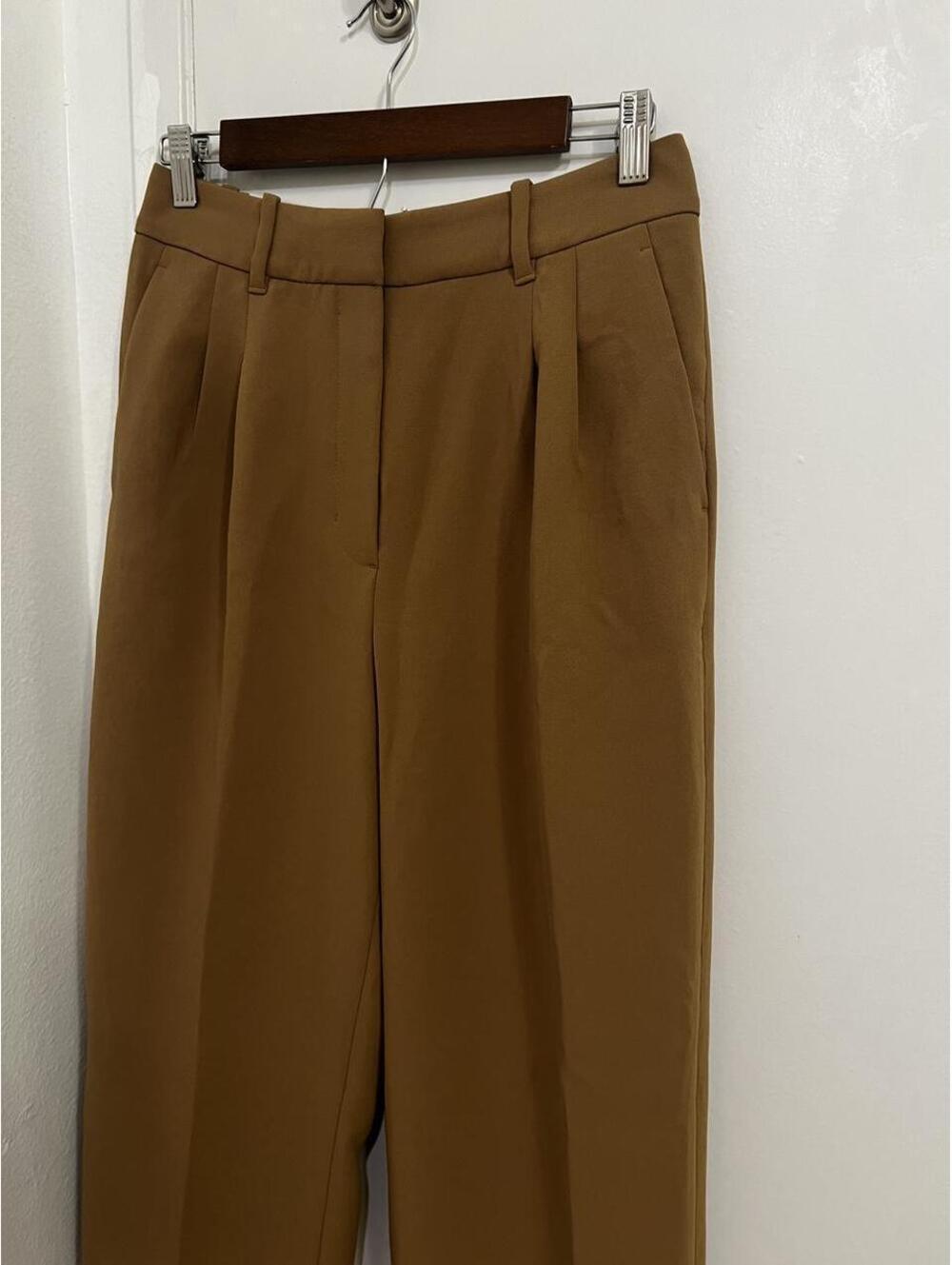 Aritzia The Effortless Pant - Crepette | Brown | Size 6 Short / High Rise - Picture 2 of 7